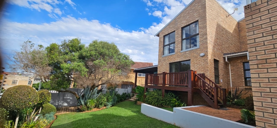 4 Bedroom Property for Sale in Wavecrest Eastern Cape